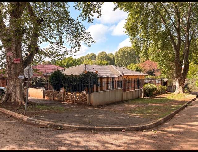 3 BEDROOM HOUSE FOR SALE IN BEZUIDENHOUT VALLEY